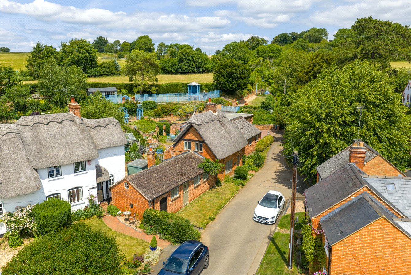 Mid Drone To Hous